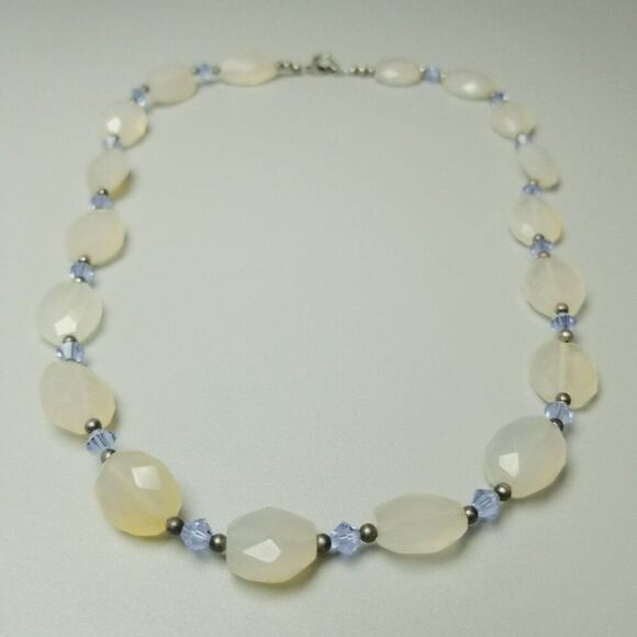 Vintage Ivory and Lavender Faceted Glass Beaded Necklace, Sterling Heart Clasp - Picture 8 of 8